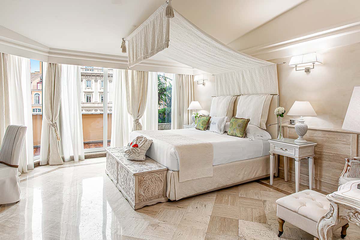 Hotel Barocco: charme romano con vista su Piazza Barberini e colazione d’autore