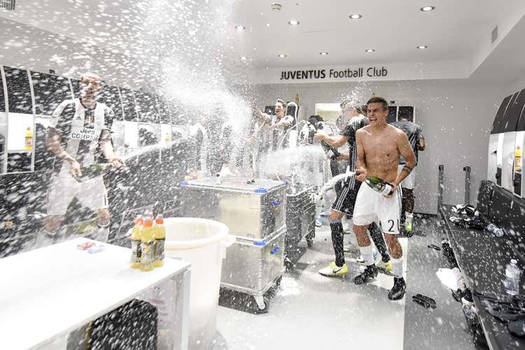 La Juventus entra nella leggenda Fiumi di Ferrari per il sesto scudetto La Juventus entra nella leggenda Fiumi di Ferrari per il sesto scudetto