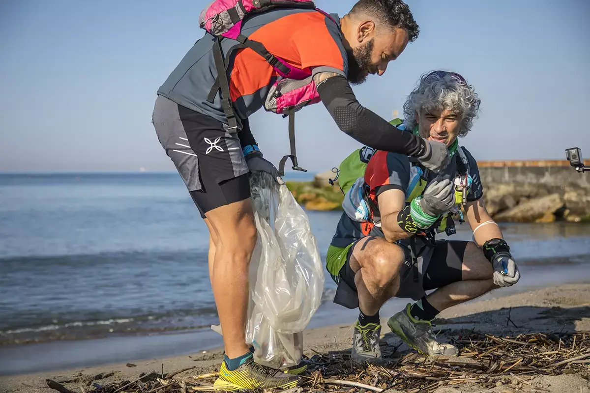 Keep Clean and Run. Foto: Stefano Jeantet Corri e raccogli i rifiuti: il plogging pi&ugrave; lungo del mondo all&rsquo;Isola d&rsquo;Elba