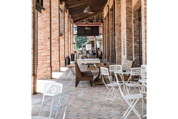 (KM90, risto-bottega emiliana Tipicità a tavola... o a casa propria) (KM90, risto-bottega emiliana Tipicità a tavola... o a casa propria)