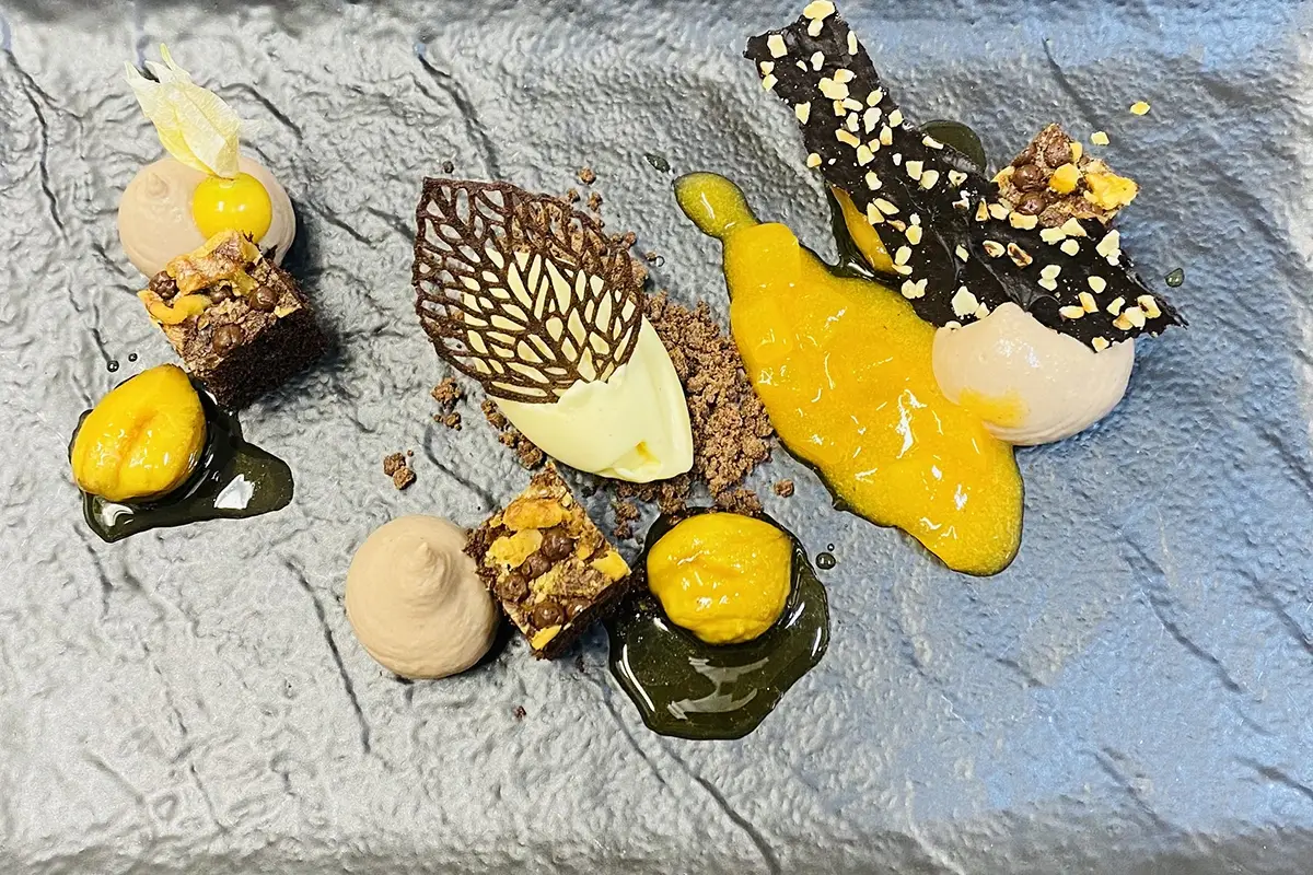 Karol Erlacher dell&rsquo;Excelsior Dolomites Life Resort propone una Sinfonia di castagne, cachi e rhum Belvita Leading Wellnesshotels, in Alto Adige food experience e giovani cuochi