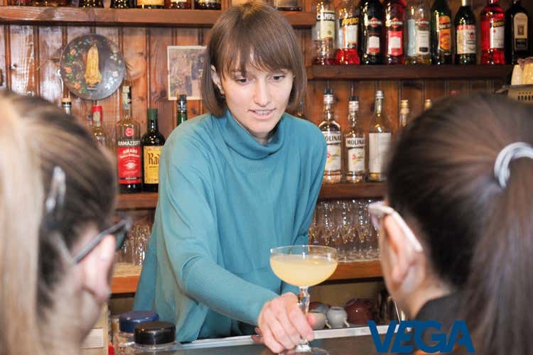 Katerina Logvinova - Katerina Logvinova e i Welcome drink al prossimo corso gratuito di Vega Lab Katerina Logvinova - Katerina Logvinova e i Welcome drink al prossimo corso gratuito di Vega Lab