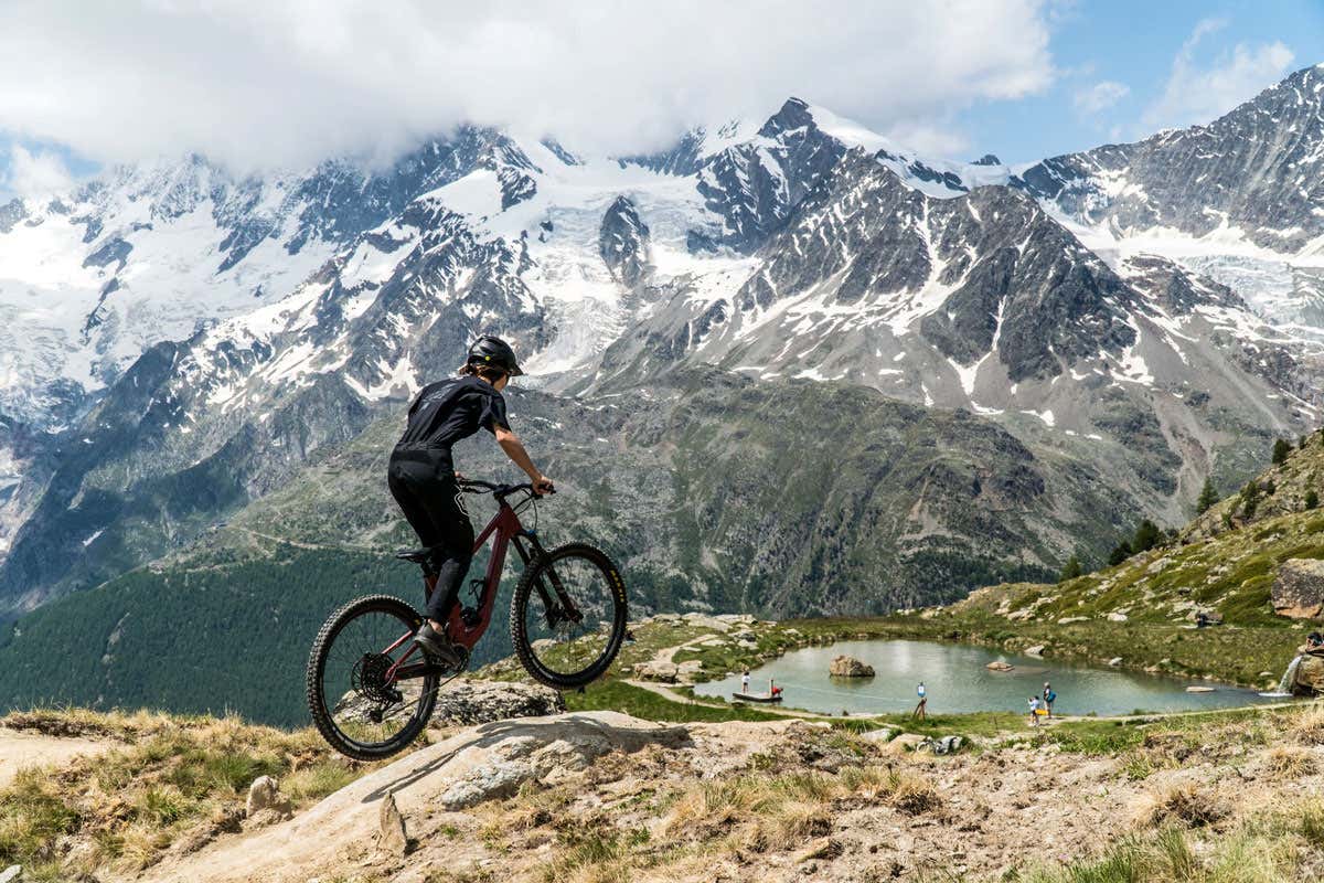 Vacanze attive in Vallese: escursioni, mountain bike e enogastronomia alpina Vacanze attive in Vallese: escursioni, mountain bike e enogastronomia alpina