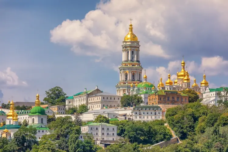 L&rsquo;Ucraina tenta di rilanciare il turismo: Vacanze nelle citt&agrave; coraggiose
