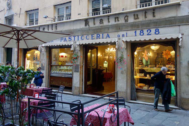 La storica vetrina di Klainguti - Klainguti rinasce dopo la chiusura? Volpi e Paquier vogliono rilevarla