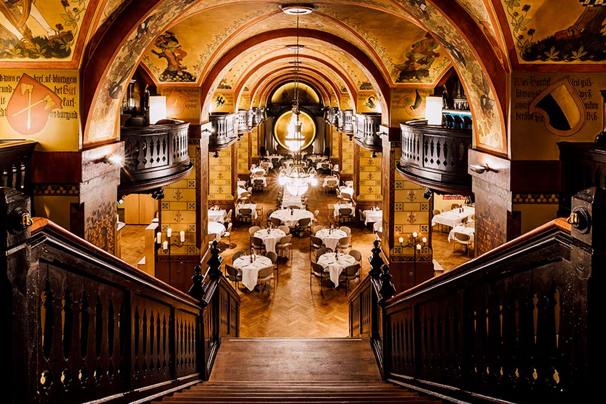 La sala interna del Kornhauskeller Restaurant & Bar