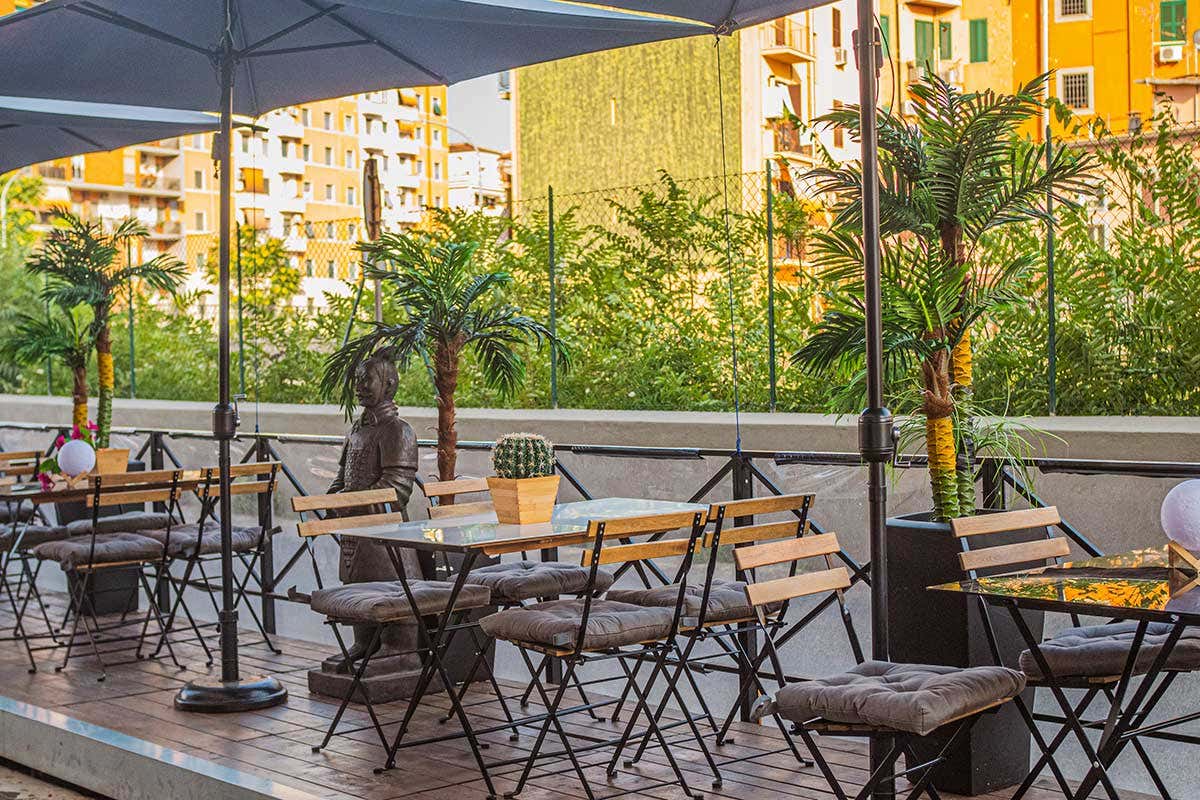 Il dehors esterno Kubla Khan, dove Oriente e Sudamerica si incontrano: da menu alla drink list