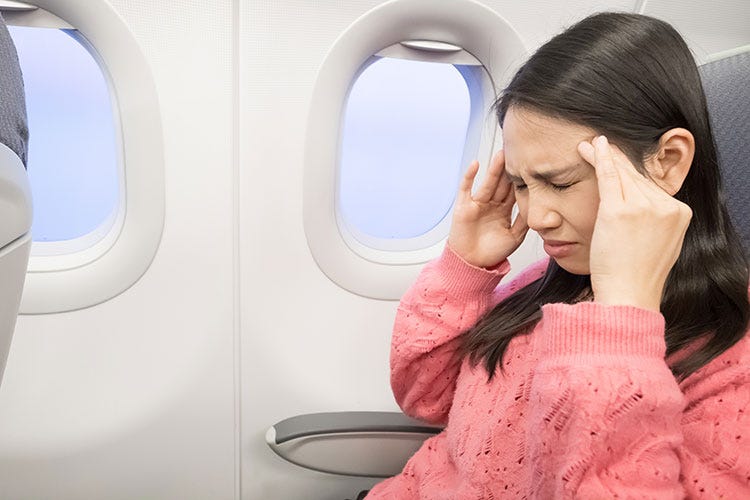 L'aereo può provocare mal di testa Per evitarlo, un analgesico prima del volo