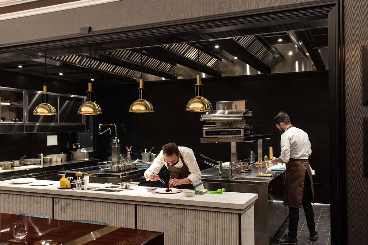 Il ristorante gastronomico (foto Stefano Borghesi) Da “Lino” a Pavia la cucina punta su stile e ricerca