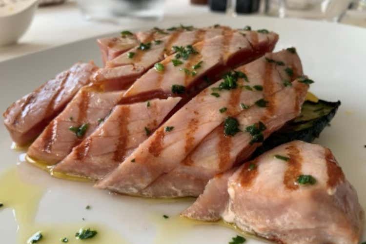 Tagliata di Tonno Rosso del Mediterraneo La Bricola: in Laguna cucina di mare di altissima qualità