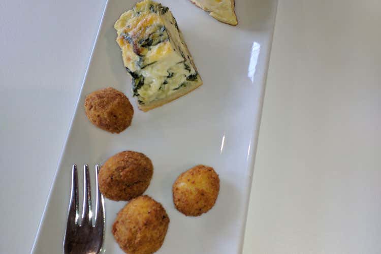 (La Dispensa San Salvatore Piatti simbolo della Dieta mediterranea)