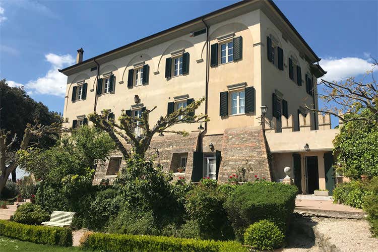 La Ghirlanda Wine Resort si trova nel cuore del Sagrantino Winelover in cerca di relax? Riapre La Ghirlanda Wine Resort La Ghirlanda Wine Resort si trova nel cuore del Sagrantino Winelover in cerca di relax? Riapre La Ghirlanda Wine Resort