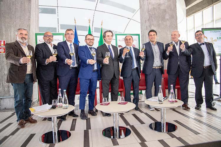 (La Lombardia al Vinitaly punta in alto Anche Salvini brinda alla presentazione) (La Lombardia al Vinitaly punta in alto Anche Salvini brinda alla presentazione)