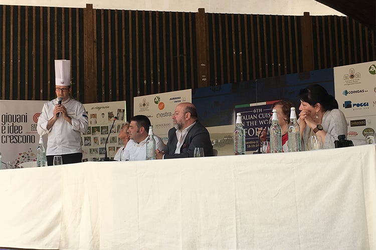 A sinistra, in primo piano: Rocco Pozzulo, Simone Fracassi e Roberto Rosati - La Cucina italiana come convivialità I cuochi vogliono la tutela dell'Unesco