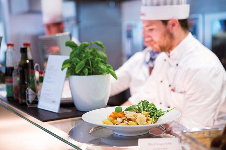La sostenibilità svolge un ruolo fondamentale anche nella ristorazione aziendale - La nuova era della pausa pranzoParola d’ordine: flessibilità