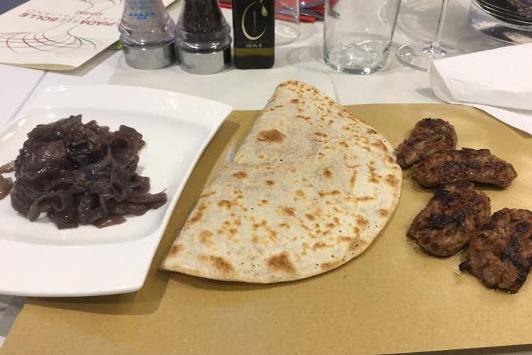 La piada & le bolle apre a Rimini  Bollicine nell'impasto della piadina