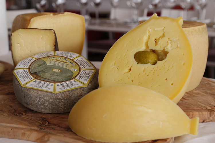 La provola dei Nebrodi punta alla Dop Verticale di 5 stagionature a Taormina La provola dei Nebrodi punta alla Dop Verticale di 5 stagionature a Taormina