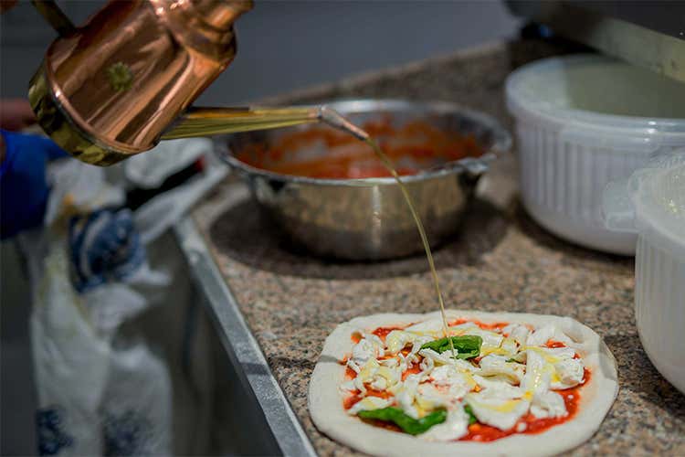 La qualit&agrave; di Pizz'Art di Ciro D'Avanzo  completa il triangolo ristorativo a Caserta