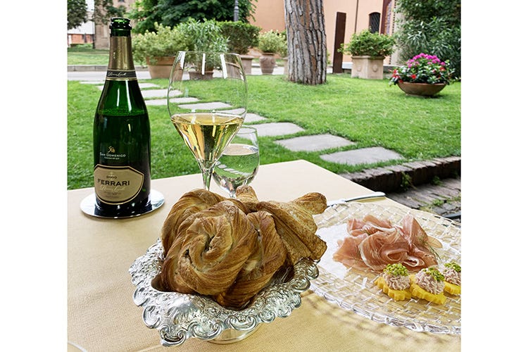 Colazione d'estate al San DomenicoDieci portate servite in giardino