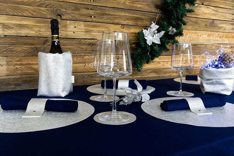 Intenso, caldo, vivace, il Natale di Tessuti di Toscana - La tavola del Natale? Colori nuovi e accessori cool Intenso, caldo, vivace, il Natale di Tessuti di Toscana - La tavola del Natale? Colori nuovi e accessori cool