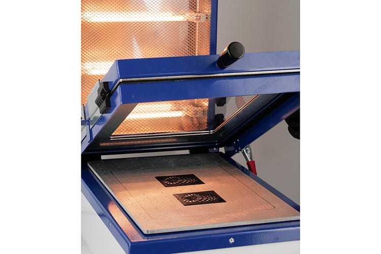 La termoformatrice permette di realizzare stampi in materiale plastico adatto al contatto con gli alimenti - La tecnologia al servizio dell’arte pasticcera