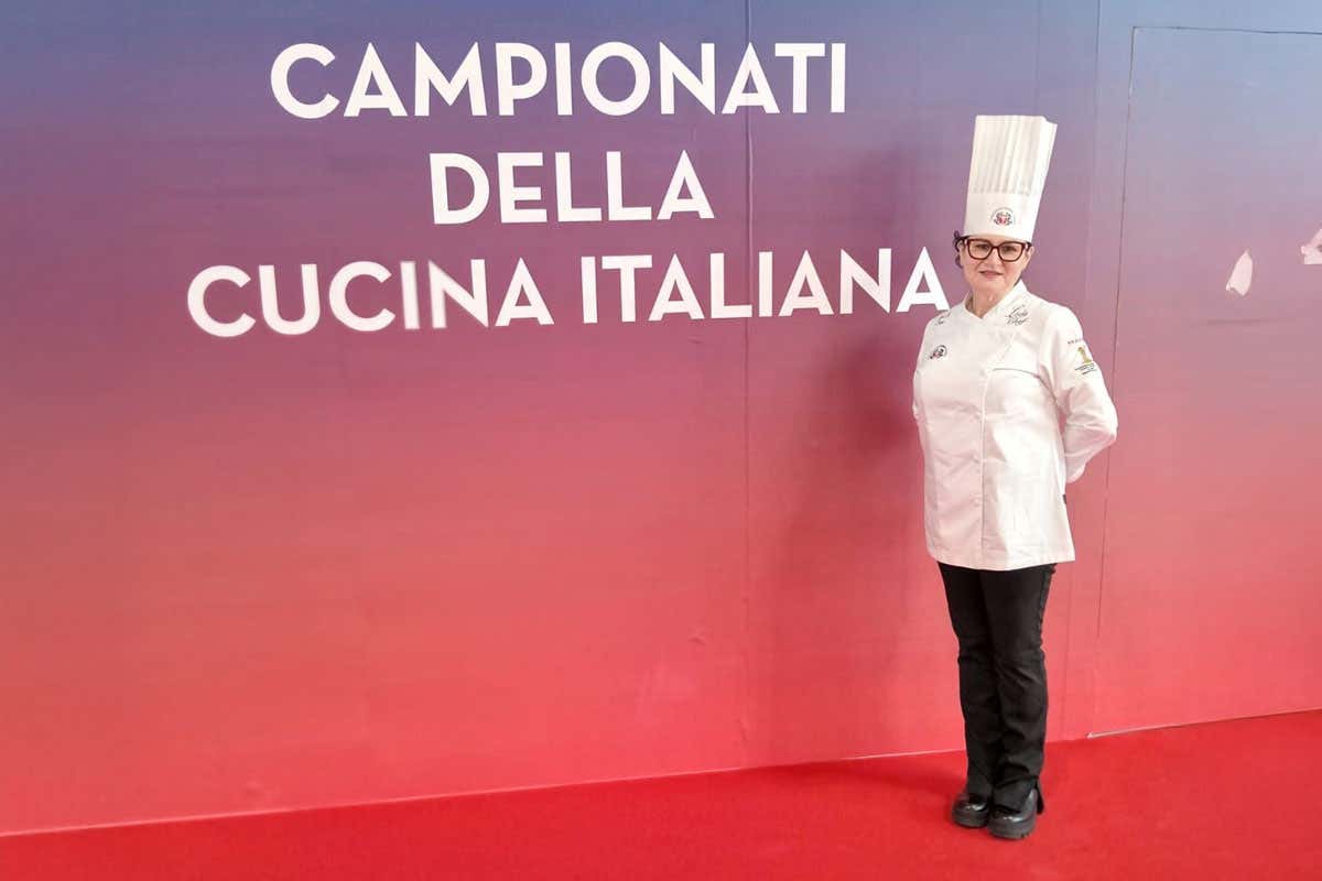 [[Capitale della cultura... a tavola]]: la statua di Camilleri e la pasta coi broccoli marinisi