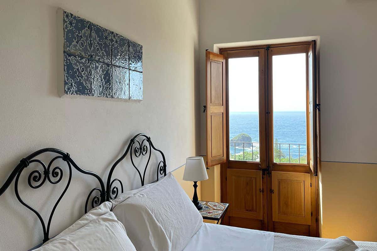 [[La Locanda del Postino]] a Salina tra mare, cucina e ospitalità eoliana