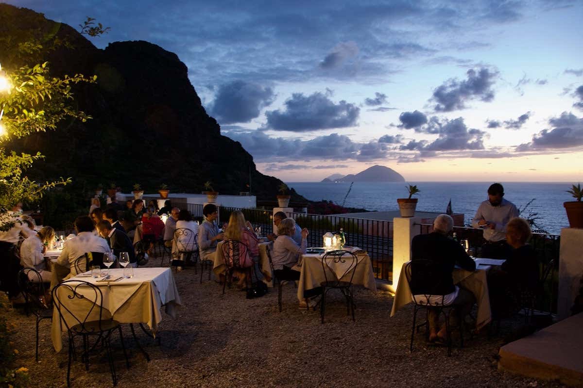 [[La Locanda del Postino]] a Salina tra mare, cucina e ospitalità eoliana