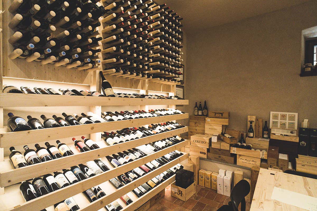 La nuova cantina showroom di Trattoria Visconti La Trattoria Visconti di Ambivere inaugura la nuova cantina