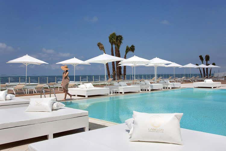 La piscina con vista mozzafiato di Labelon (Labelon, fronte mare top sulla spiagga di Bacoli)