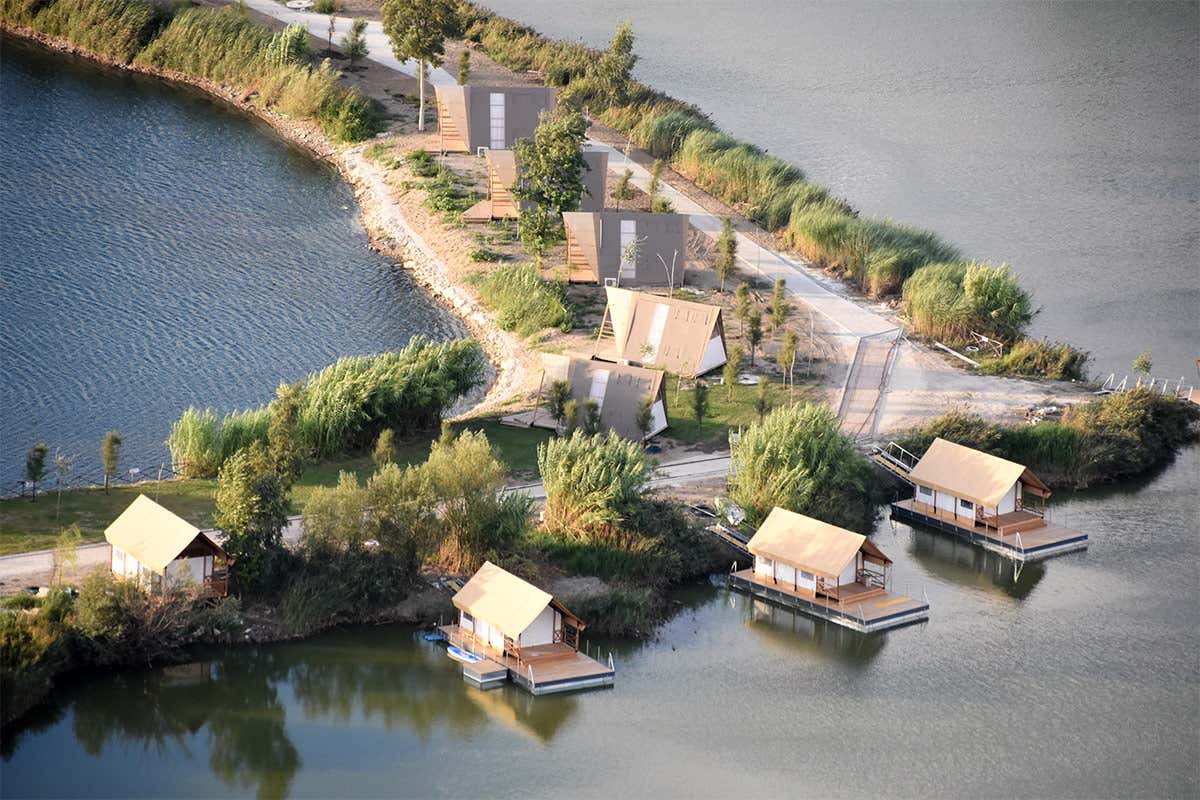 Veduta aerea del resort di Laghi Nabi Res il ristorante di resilienza e alta gastronomia di Laghi Nabi