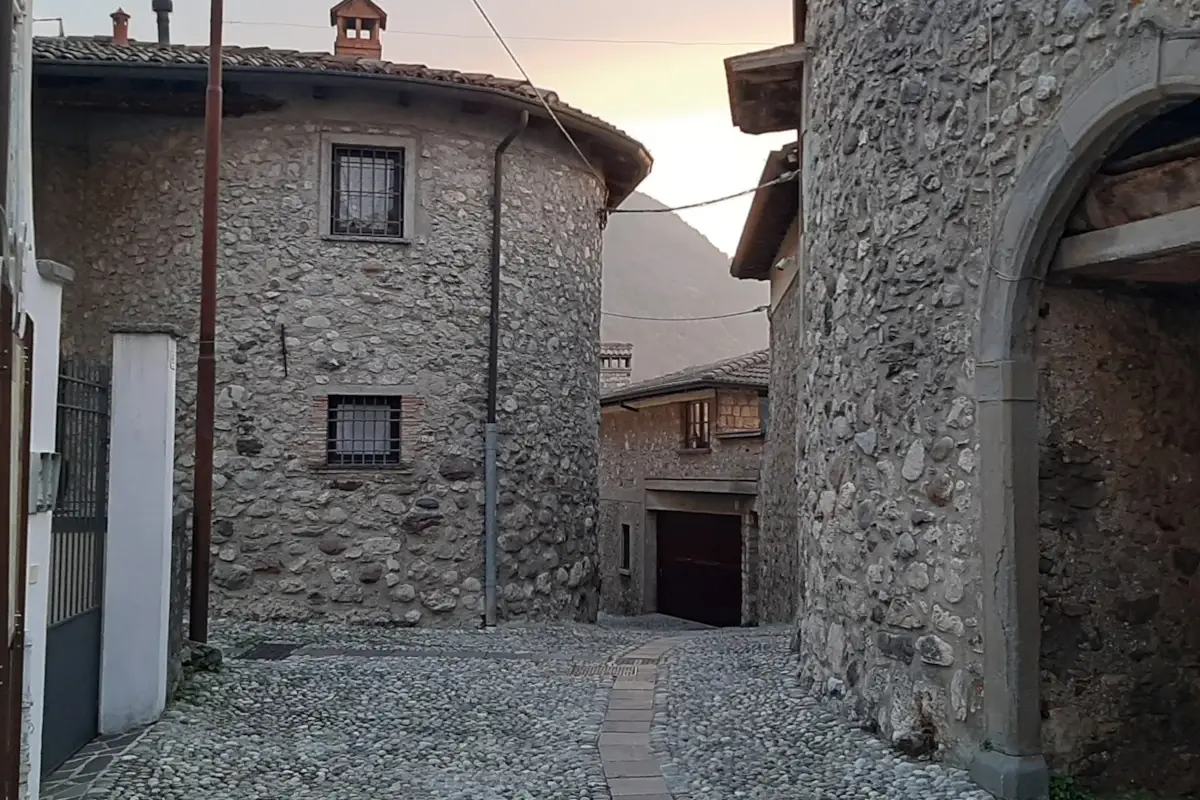Un tratto dell'antica strada Valeriana Da Iseo a Zone: alla scoperta della parte orientale del Lago d’Iseo