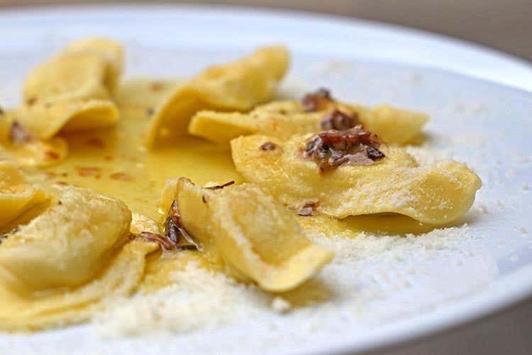 Casoncelli (Lalimentari, un secolo di tradizione dove design e cucina dialogano fra loro)