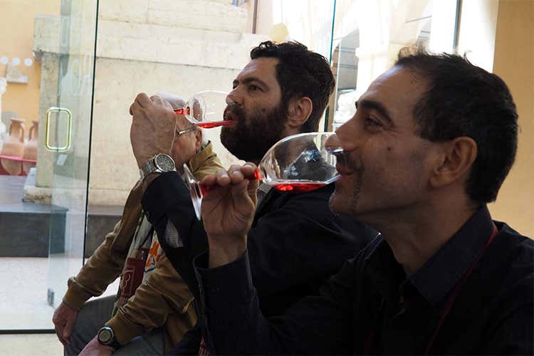 Lambrusco mio, tra degustazioni e storia Etichette da oltre 20 cantine emiliane Lambrusco mio, tra degustazioni e storia Etichette da oltre 20 cantine emiliane