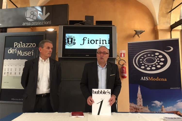 Ermi Bagni e Giampiero Comolli - Lambrusco mio, tra degustazioni e storia Etichette da oltre 20 cantine emiliane Ermi Bagni e Giampiero Comolli - Lambrusco mio, tra degustazioni e storia Etichette da oltre 20 cantine emiliane