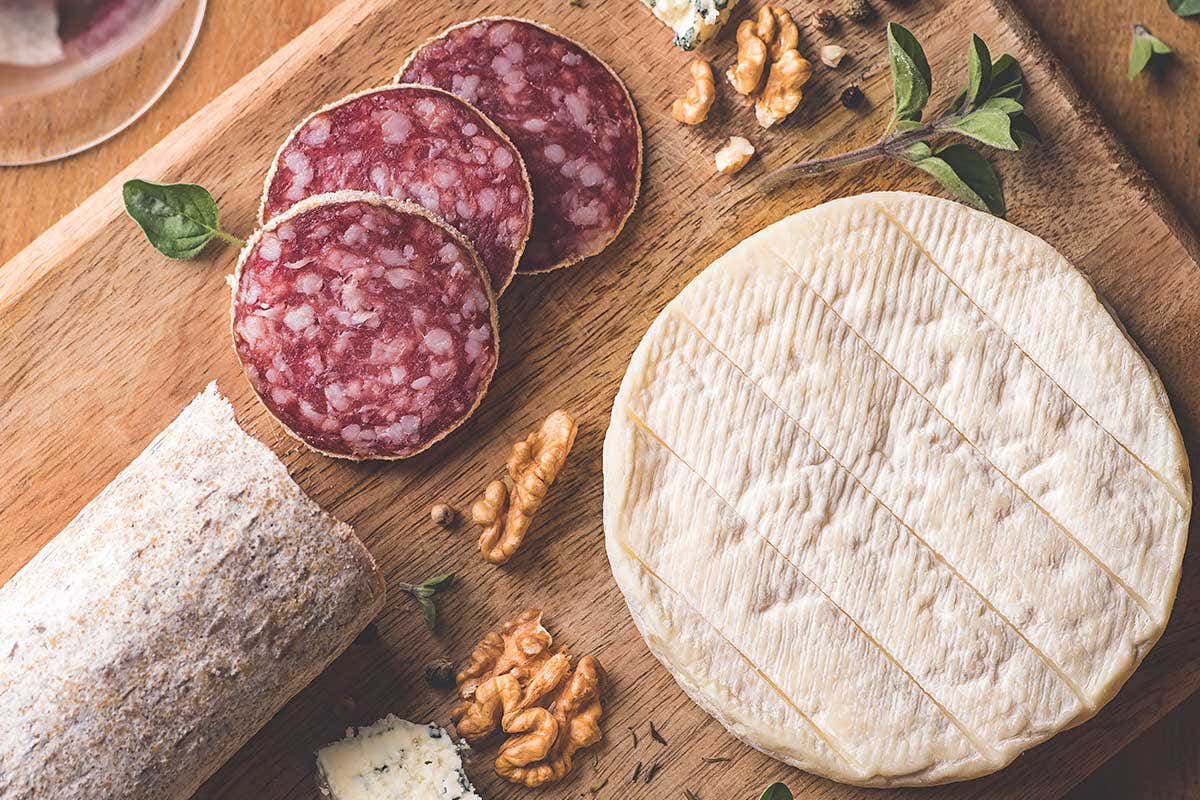 Salame e formaggio di Langa Langhe, un viaggio nel gusto e nella tradizione