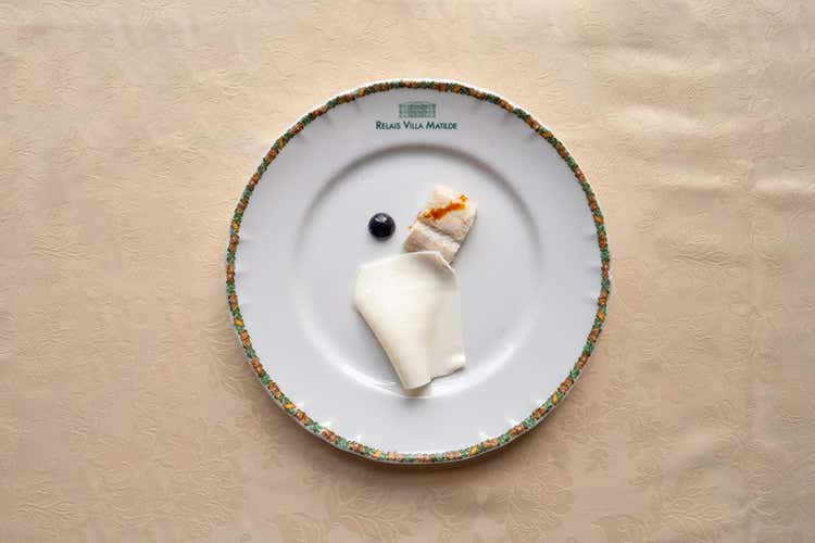 Spazio Bianco, omaggio a Lucio Fontana - Andrea Larossa (Larossa e Pasqualucci vincono il 7° Sina Chefs' Cup Contest) Spazio Bianco, omaggio a Lucio Fontana - Andrea Larossa (Larossa e Pasqualucci vincono il 7° Sina Chefs' Cup Contest)