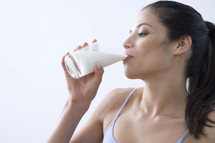 Latte, amico o nemico della salute? Nel dubbio sostituirlo con madorle e soia Latte, amico o nemico della salute? Nel dubbio sostituirlo con madorle e soia