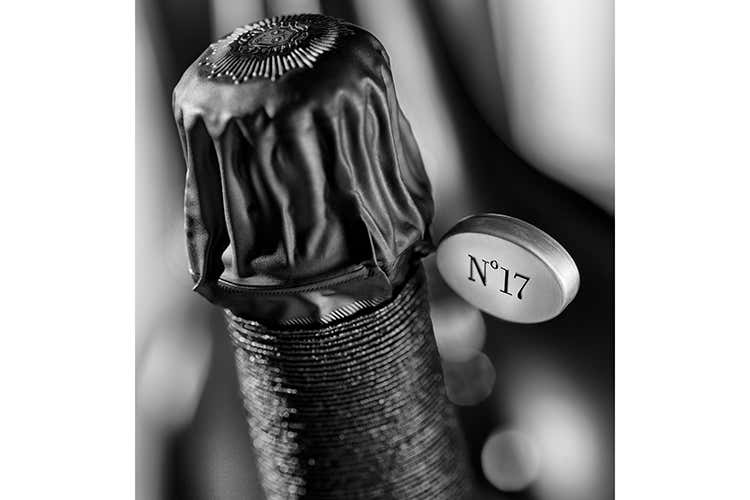 Grand Si&egrave;cle N&deg; 17 &ldquo;Les R&eacute;serves&rdquo; fu creato nel 2012 in occasione dei 200 anni dalla nascita della Maison (Laurent-Perrier L&rsquo;anima innovatrice dello champagne)