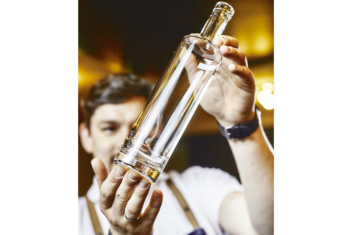 Con il nuovo cesto lavabottiglie brevettato Meiko &egrave; possibile lavare fino a 640 bottiglie e caraffe in vetro in un&rsquo;ora Lavastoviglie Meiko al servizio dei professionisti con soluzioni innovative