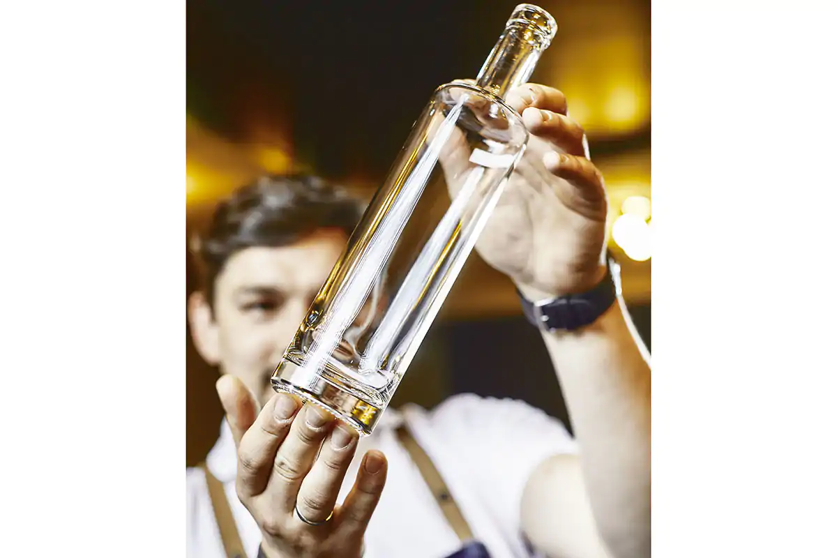 Con il nuovo cesto lavabottiglie brevettato Meiko &egrave; possibile lavare fino a 640 bottiglie e caraffe in vetro in un&rsquo;ora Lavastoviglie Meiko al servizio dei professionisti con soluzioni innovative