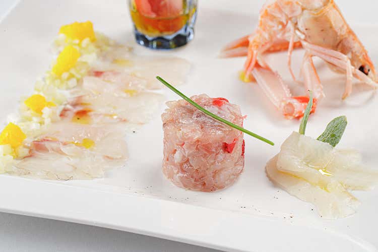 Tartare di muggine con mazzancolle (Le 4 stagioni della Lanterna di Fano) Tartare di muggine con mazzancolle (Le 4 stagioni della Lanterna di Fano)