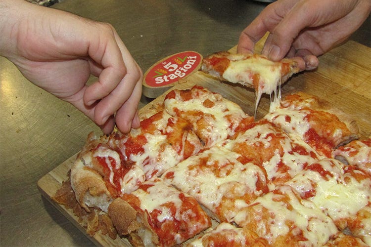 Le 5 Stagioni con Scuola italiana pizzaioli in prima linea nella formazione