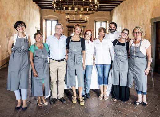 da sinistra: Caterina Orsi, Donata Bianconi, Arturo Ziliani, Cristina Parizzi, Aurora Mazzucchelli Deborah Corsi, Marco Stabile, Simona Trentini e Michela Serretti da sinistra: Caterina Orsi, Donata Bianconi, Arturo Ziliani, Cristina Parizzi, Aurora Mazzucchelli Deborah Corsi, Marco Stabile, Simona Trentini e Michela Serretti