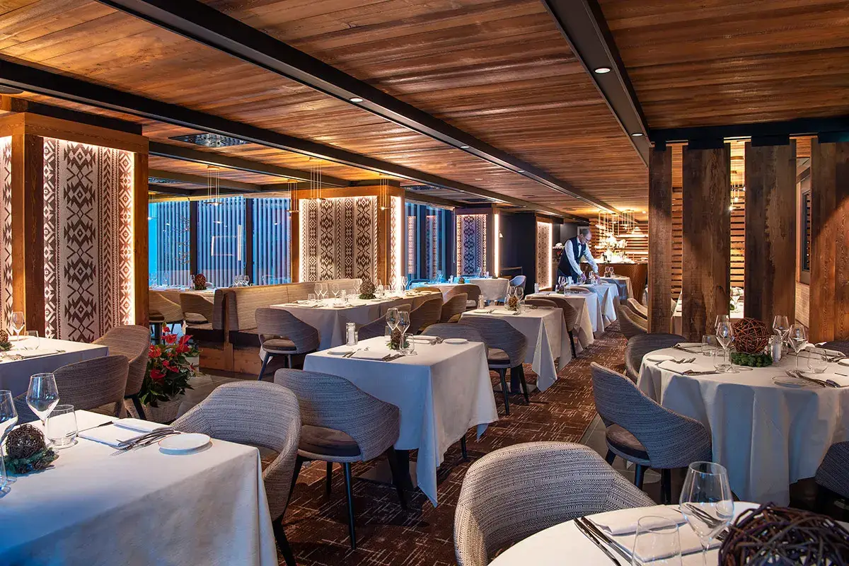 Ristorante Ch&eacute;tif Dall'hotel alla Loge sui campi da sci, [Le Massif vince anche grazie all'alta cucina]