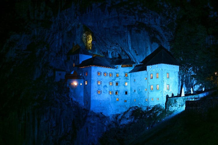 Il Castello di Predjama - Le meraviglie naturali del Carso Tra grotte, laghi e prodotti tipici