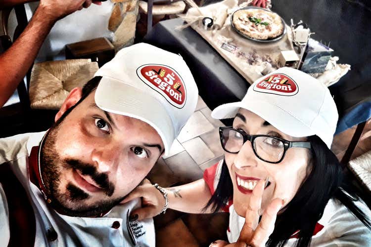 Francesco Fortuna e Irene Malfar&agrave; (Le pizze di ricerca di Francesco Fortuna In Calabria l'impasto &egrave; con lo zafferano)