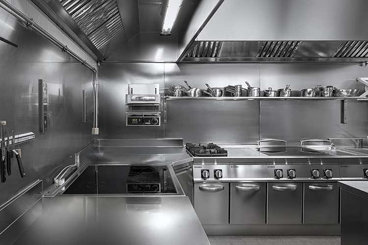 La nuova cucina dello Chic'n Quick di Claudio Sadler realizzata per la riapertura del 4 giugno scorso - Le soluzioni Tecnoinox per rivoluzionare la cucina