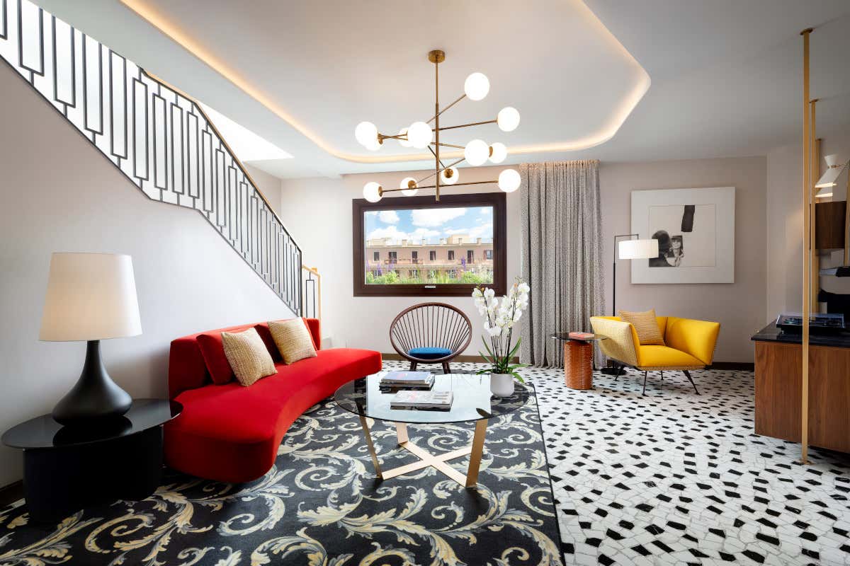 Il living della nuova Grand Suite de Le Méridien Visconti Rome Le Méridien Visconti Rome celebra 50 anni di storia e reinventa il lusso a Roma