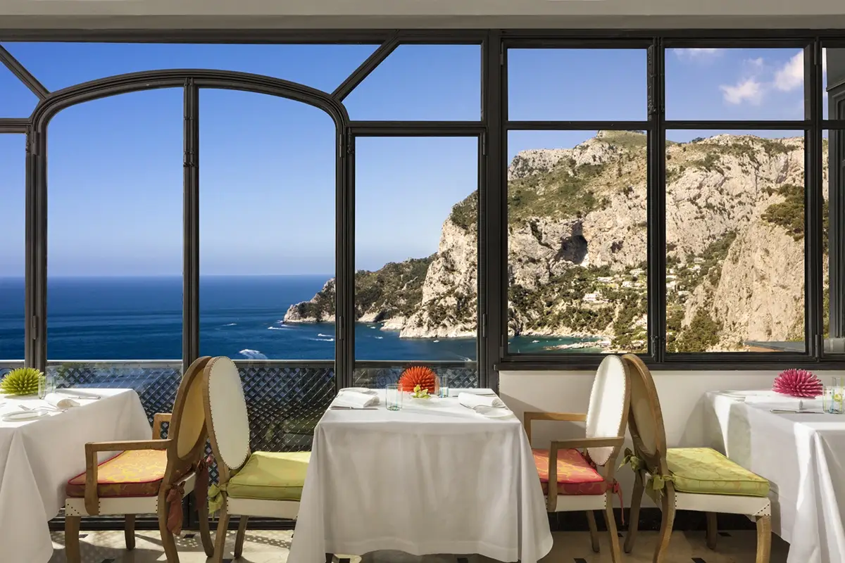 Un'affaccio de Le Monzù  La magia di Capri in una casa: benvenuti all’Hotel Punta Tragara